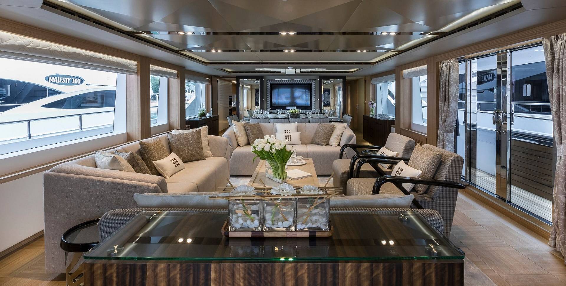 Majesty 110 yacht