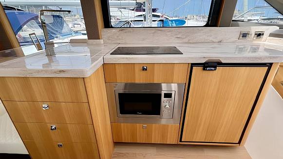 GALEON 400 FLY yacht