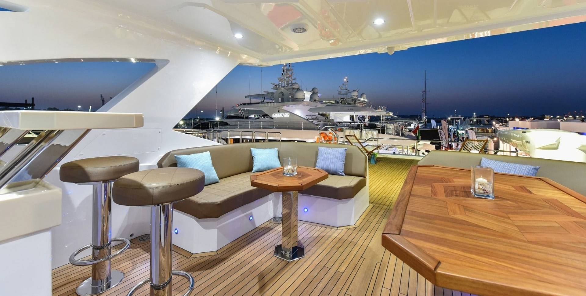 Majesty 90 yacht