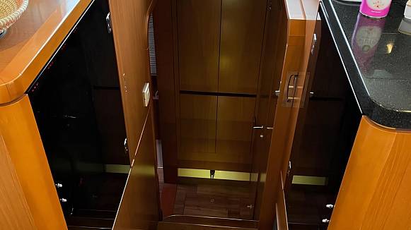 AQUILA 44 POWERCAT yacht