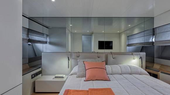BGX 73 yacht
