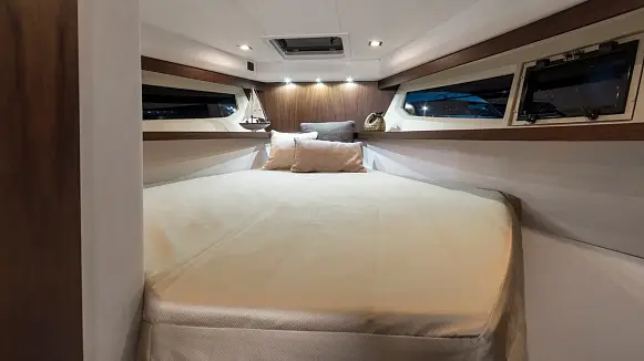 GALEON 365 HTS yacht