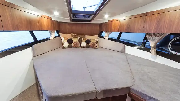 GALEON 300 FLY yacht