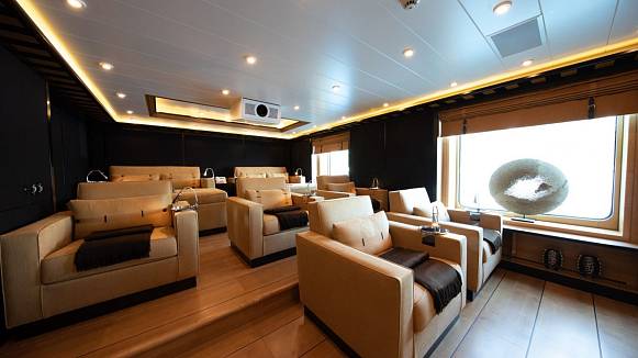 AHS yacht