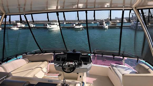 AQUILA 44 POWERCAT yacht