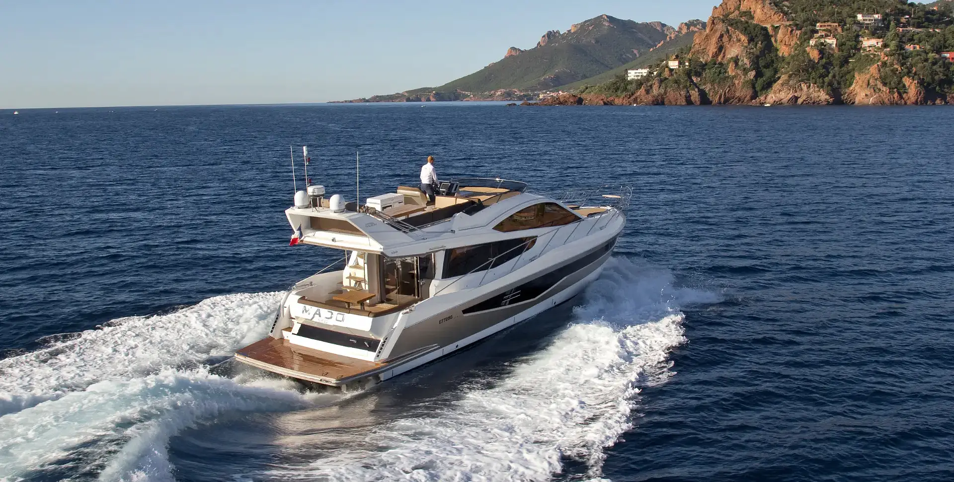 Яхта Галеон 550 Флай. Яхта Galeon. Яхта в Испании. Испанская яхта bd56.