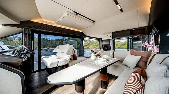 GALEON 520 FLY yacht