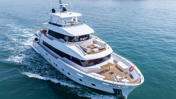 NOMAD 101 yacht
