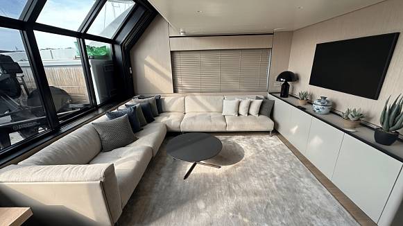 BGX 73 yacht