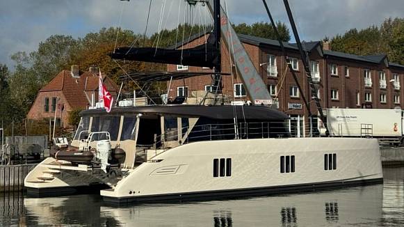 SUNREEF 60 SAILING yacht