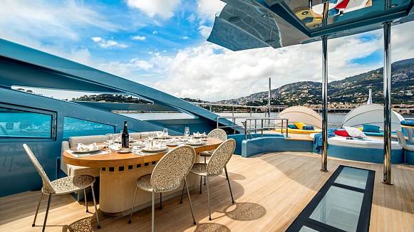 QUEEN ALLA yacht
