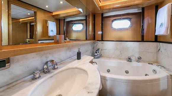 CAN'T REMEMBER yacht