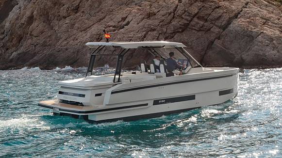  DE ANTONIO D32 yacht