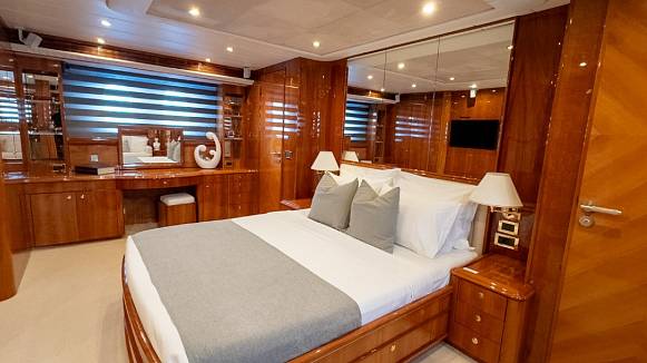 GUY COUACH 2800  yacht