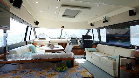 PRESTIGE 620 yacht