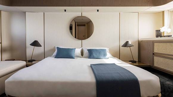 Azimut Magellano 60 yacht