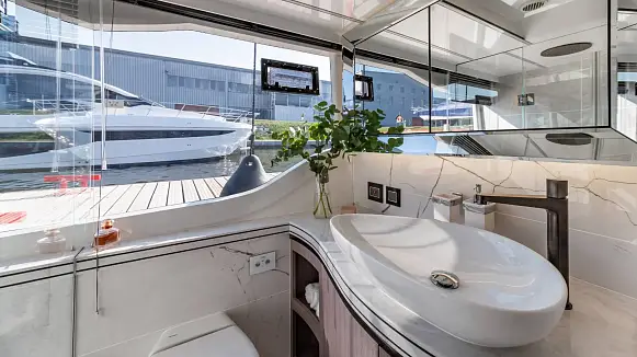 GALEON 560 FLY yacht