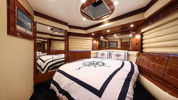 MARQUIS 690 FLY yacht