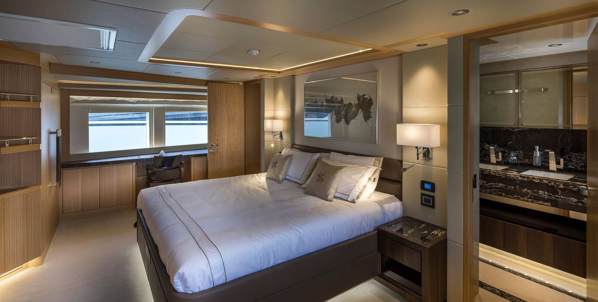 Majesty 110 yacht