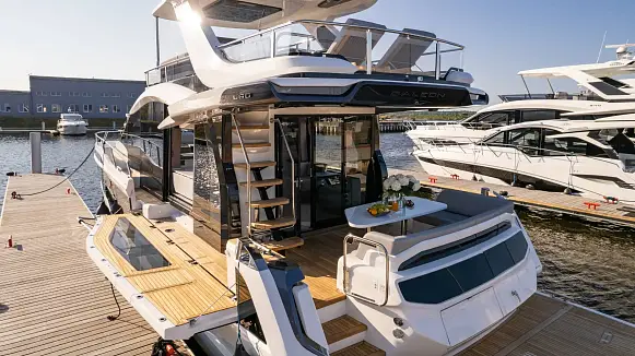 GALEON 560 FLY yacht