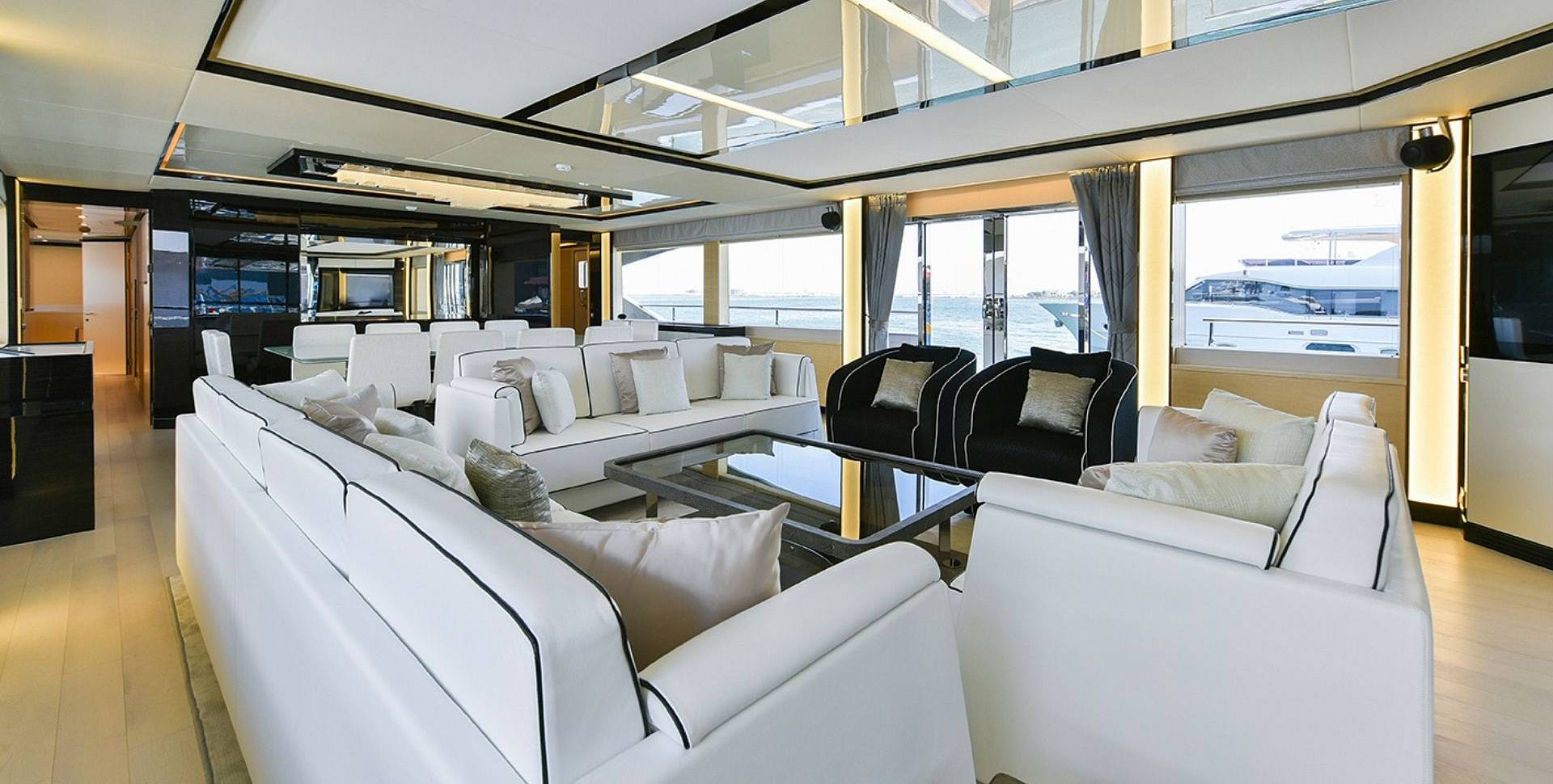 Majesty 122 yacht