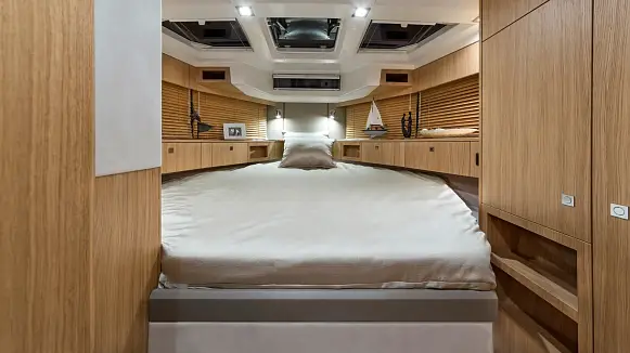 GALEON 370 HTC yacht