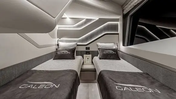 GALEON 800 FLY yacht