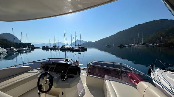 AQUILA 44 POWERCAT yacht