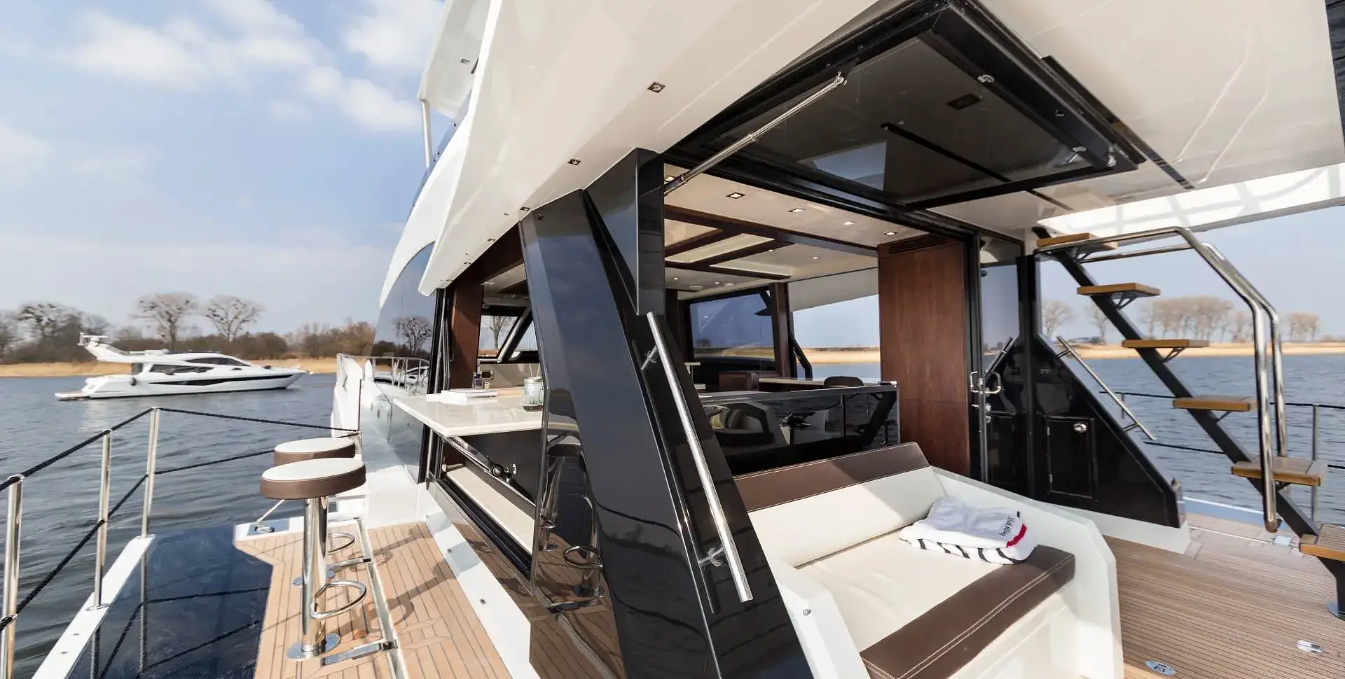 GALEON 640 FLY yacht