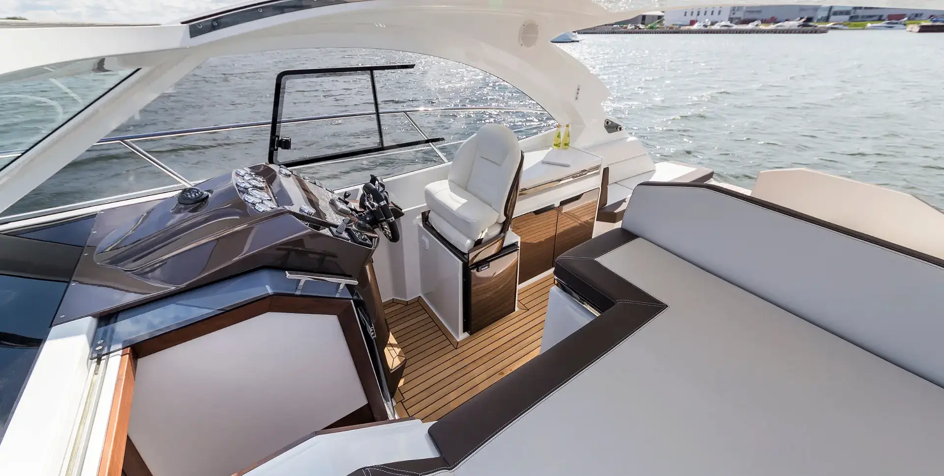 GALEON 335 HTS yacht