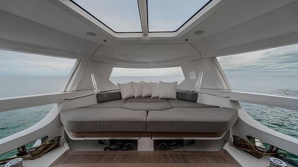 FERRETTI INFYNITO 90 yacht