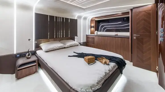 GALEON 680 FLY yacht