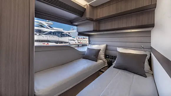 GALEON 560 FLY yacht