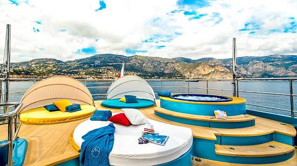 QUEEN ALLA yacht