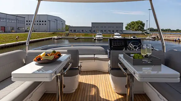 GALEON 560 FLY yacht