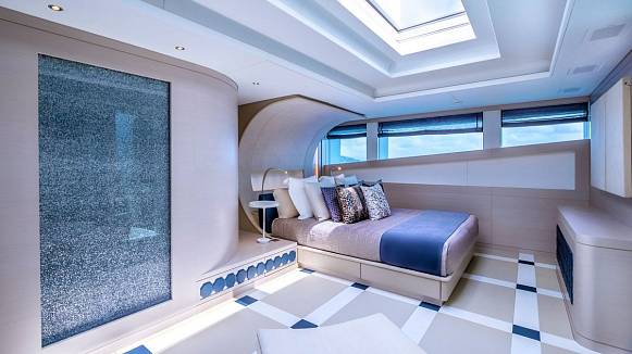 QUEEN ALLA yacht