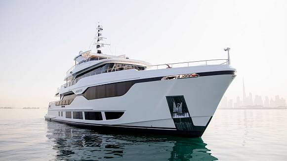 MAJESTY 120 yacht