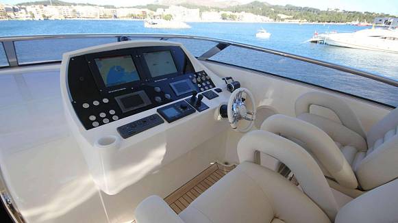 SHE GOT THE HOUSE yacht