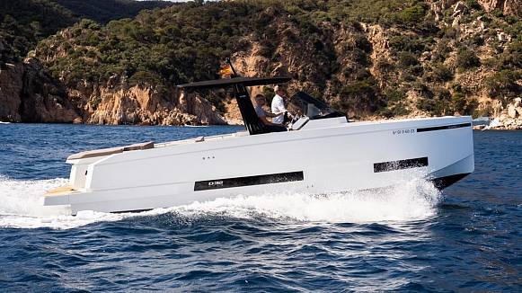  DE ANTONIO D32 yacht