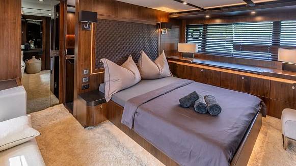 FAIRLINE 65 GTO yacht