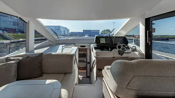 GALEON 560 FLY yacht