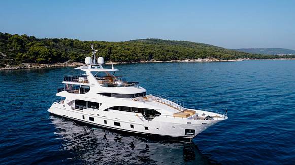 AFINA yacht