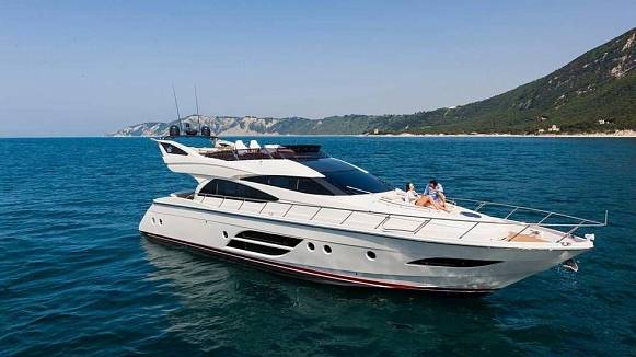 Dominator 640 S yacht