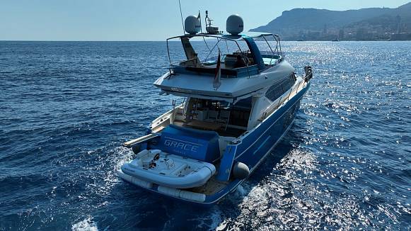 PRESTIGE 620 yacht