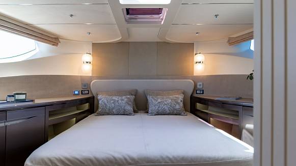 GALEON 620 FLY yacht