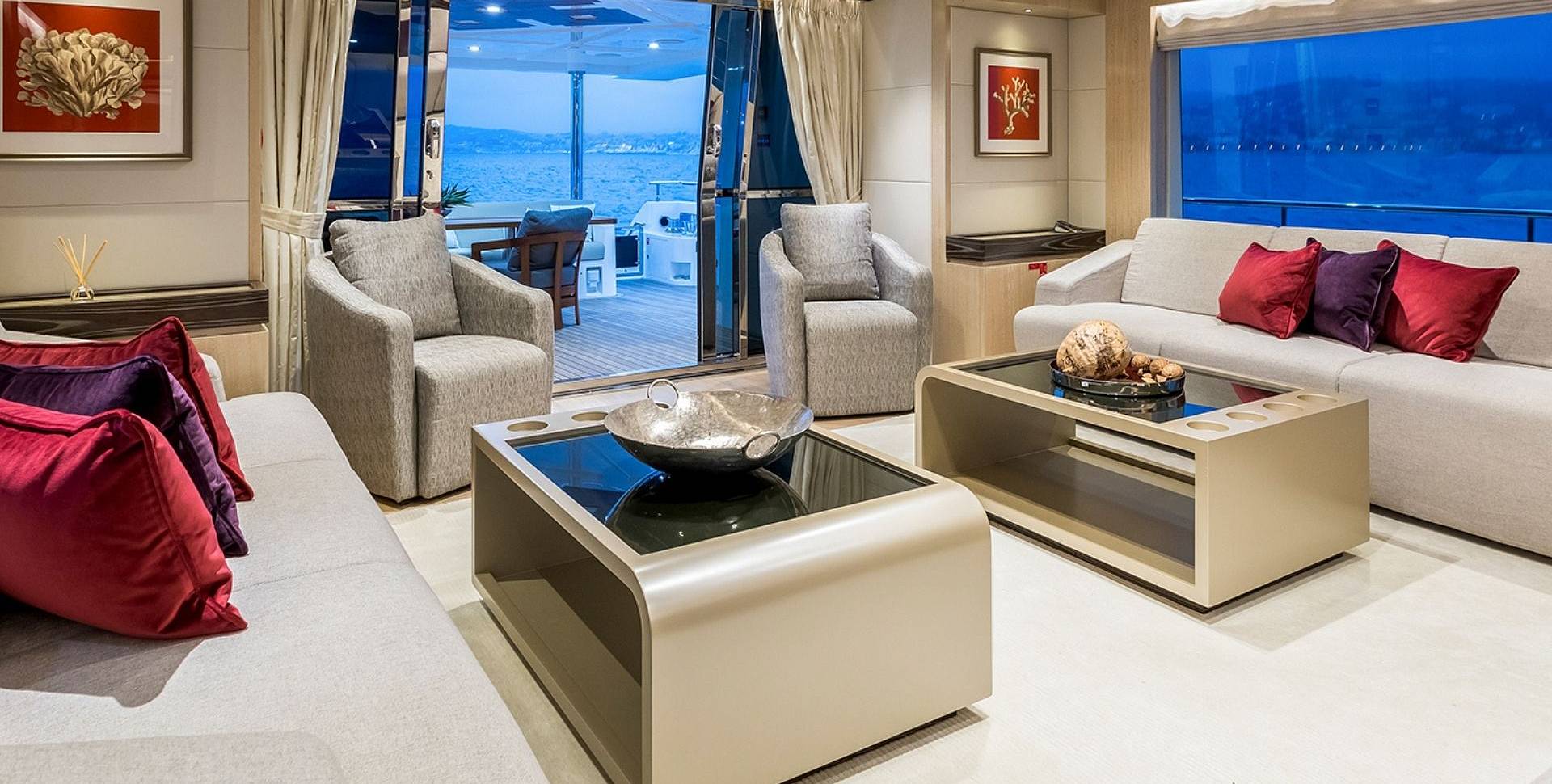 Majesty 100 yacht