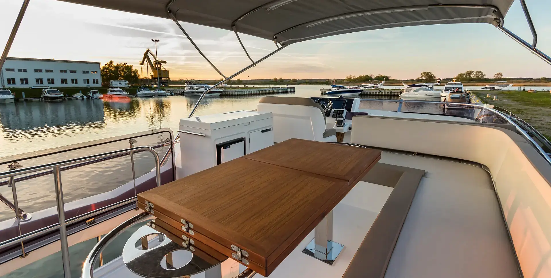 GALEON 550 FLY yacht