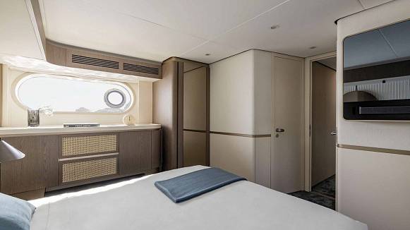 Azimut Magellano 60 yacht