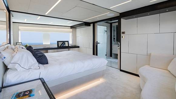 MAJESTY 120 yacht