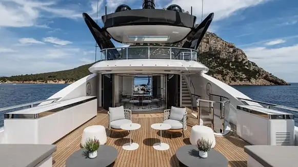 UV II yacht